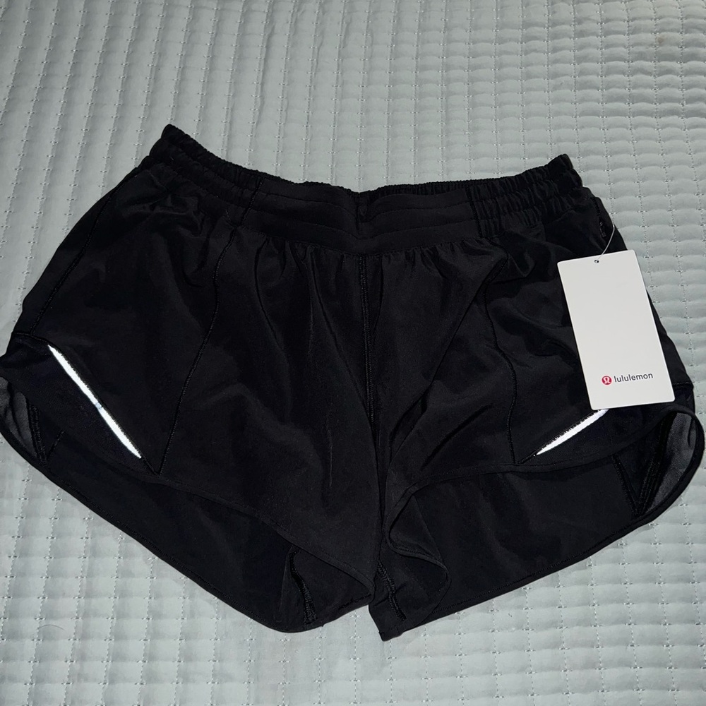 lululemon Hotty Hot LR Shorts 4”